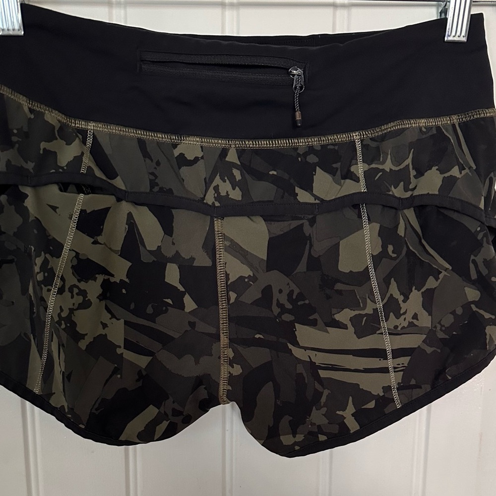 LULULEMON Speed Short Pop Cut Fatigue Green/Black